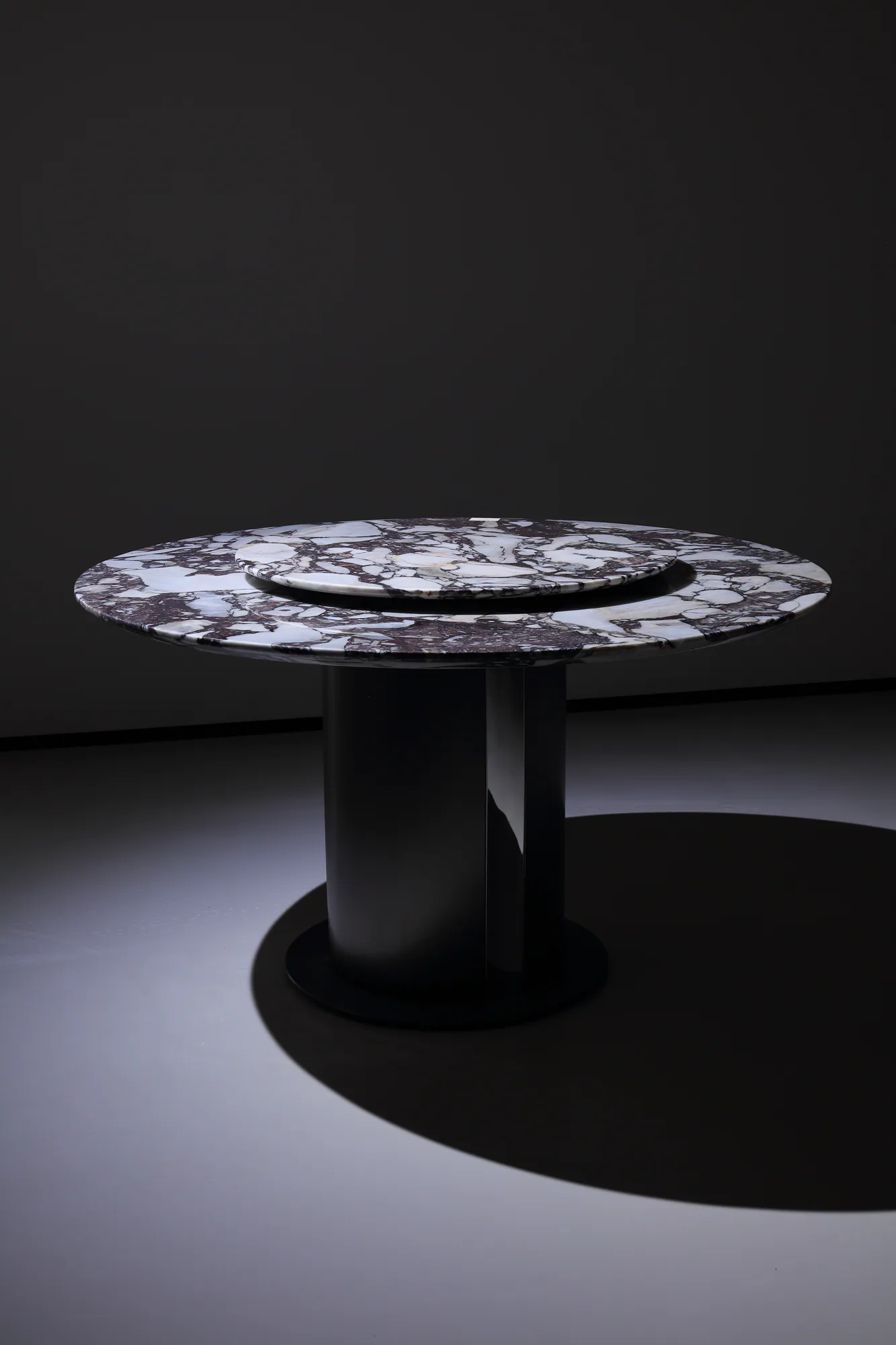 Calacatta Viola Round Dining Table - detail view 1
