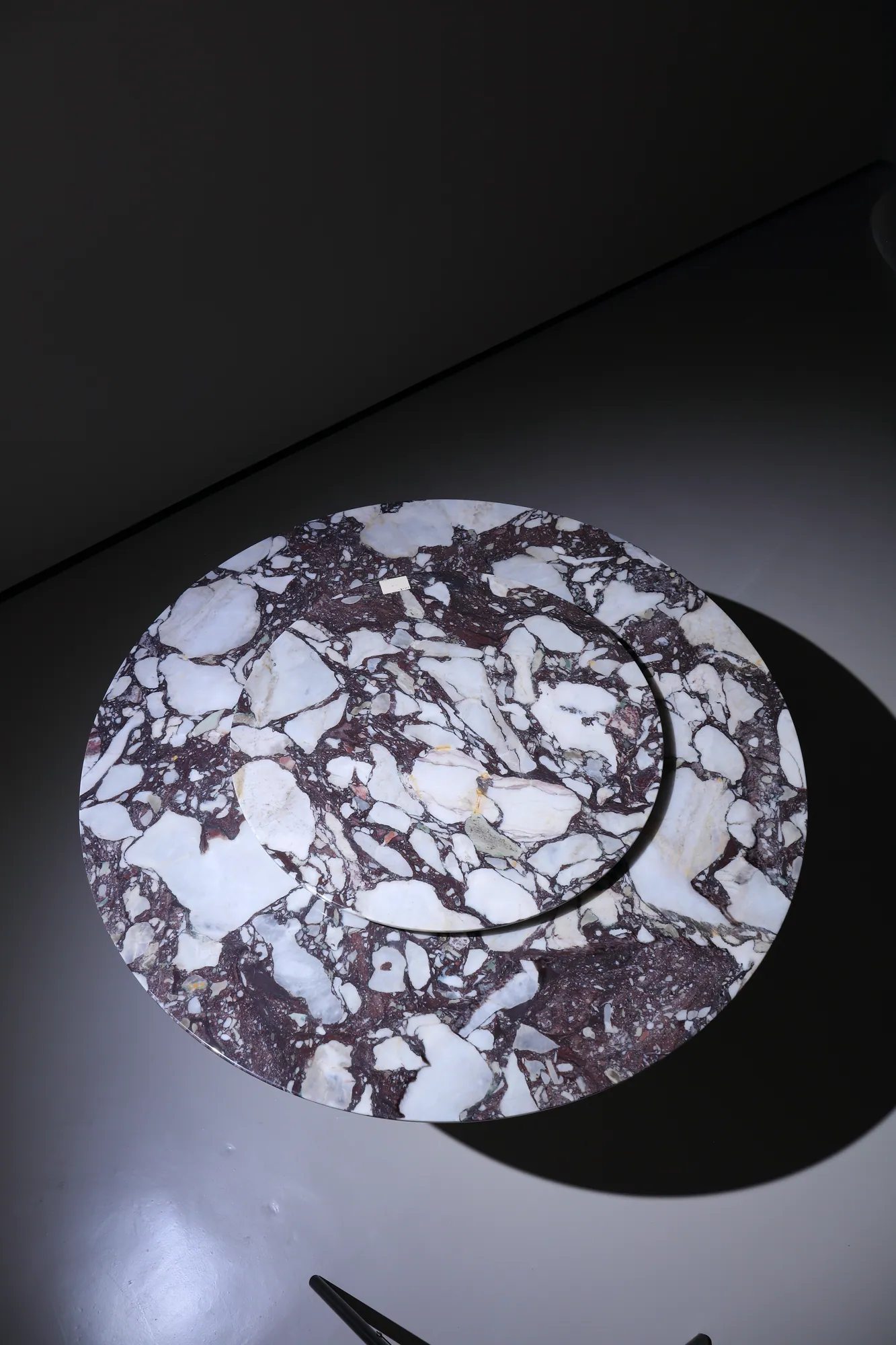 Calacatta Viola Round Dining Table - detail view 2