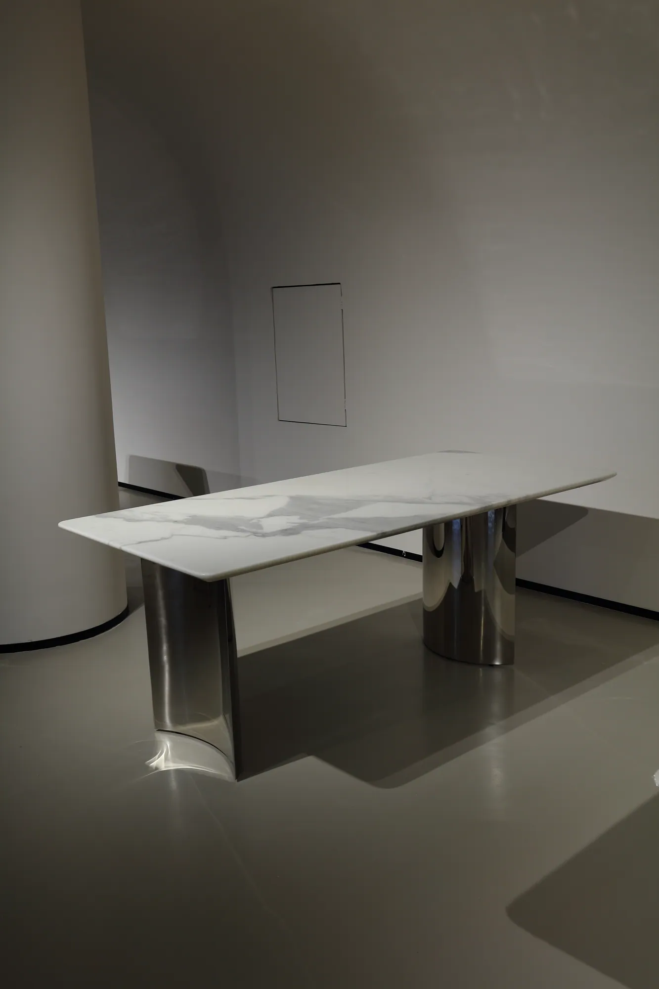 Calacatta White Rectangular Dining Table - detail view 3
