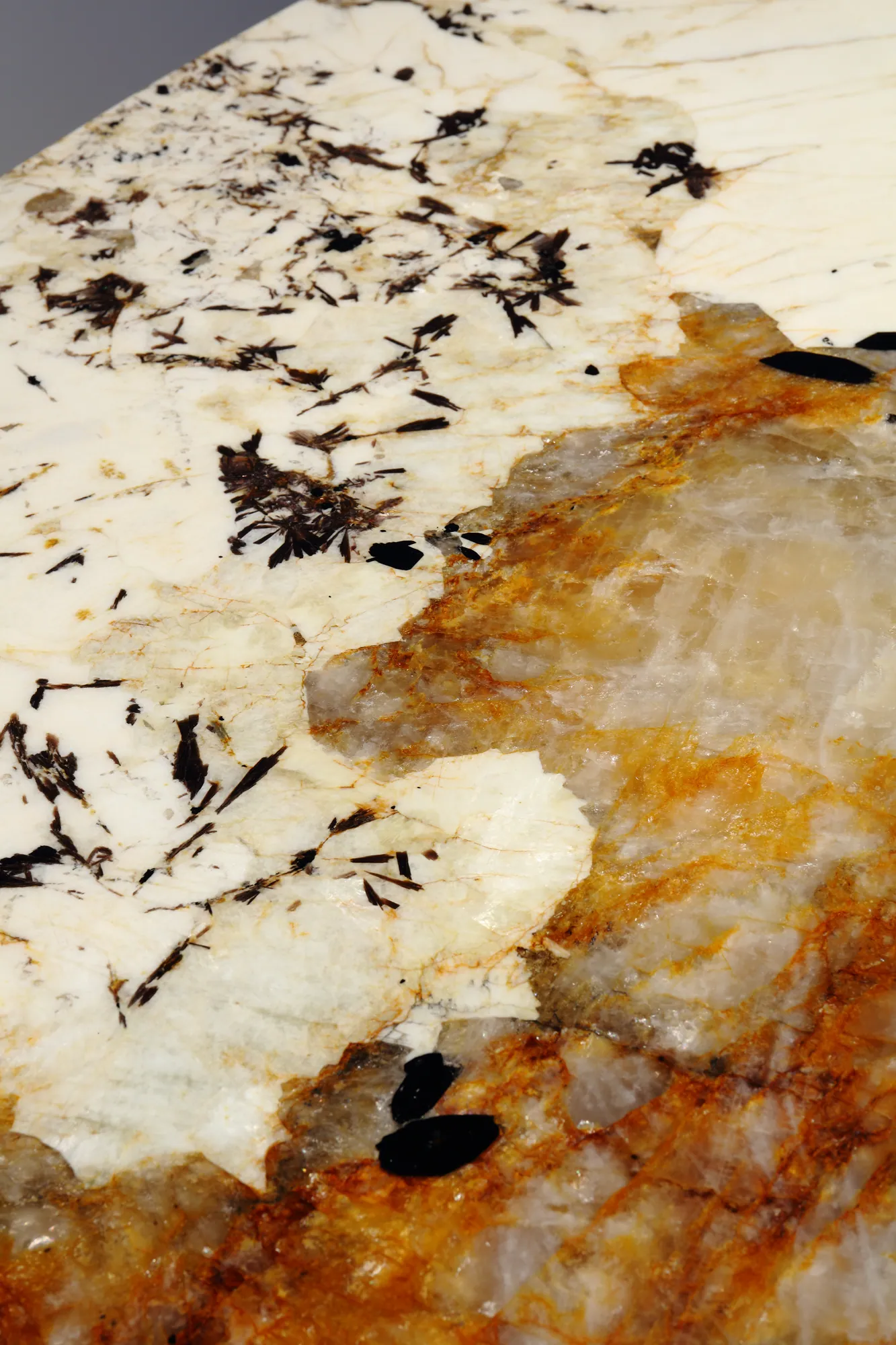 Classic Pandora Oval Dining Table - detail view 4