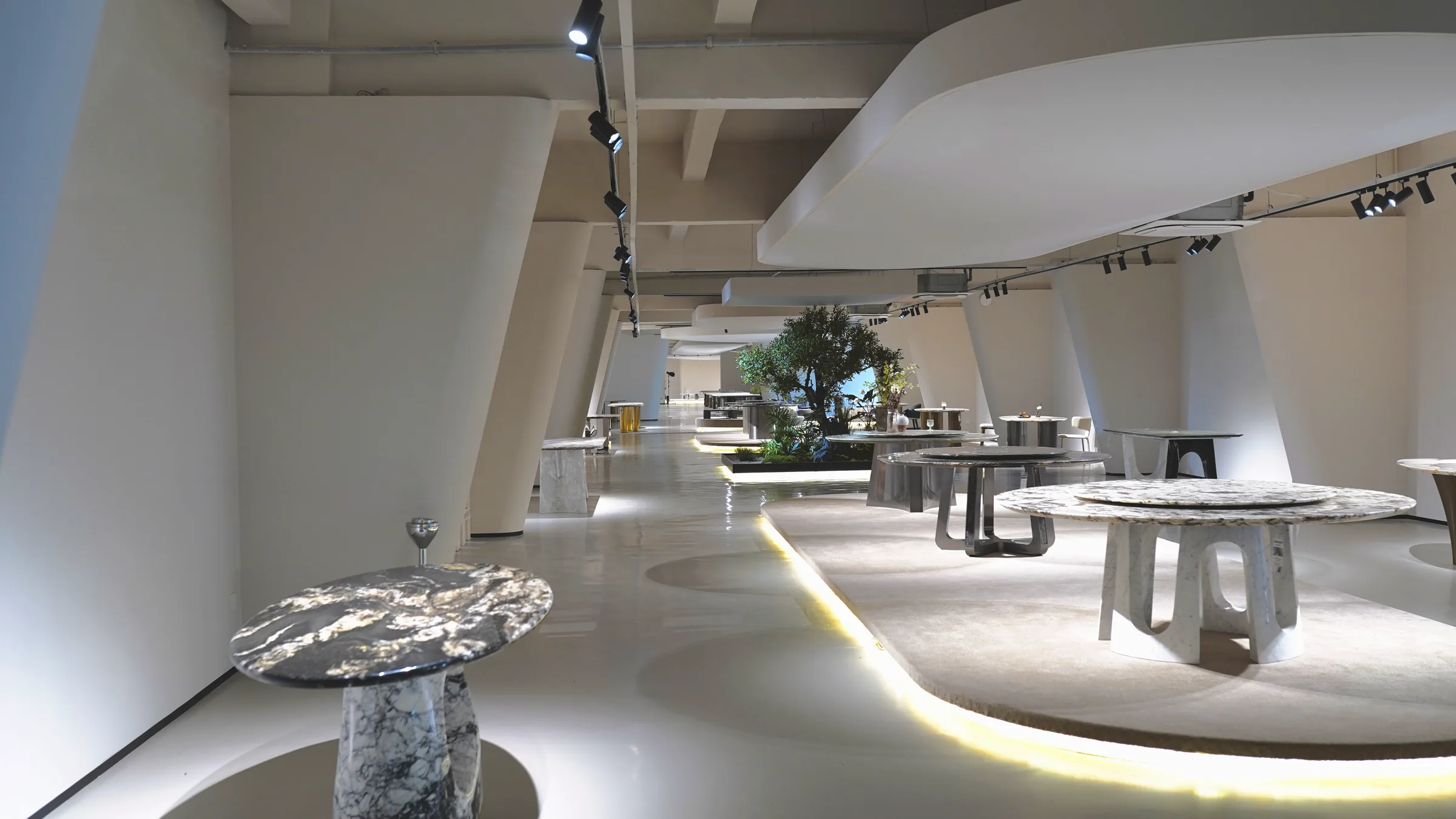 A sculptural display area in DIANKE's showroom with natural-stone tables