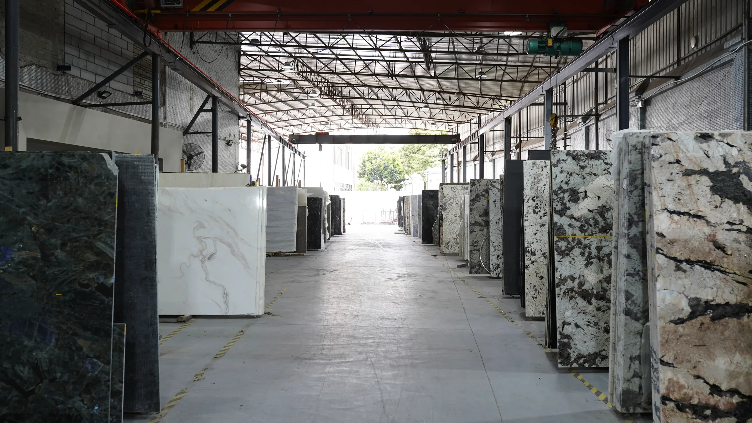 Rows of natural stone slabs stored at the DIANKE facility