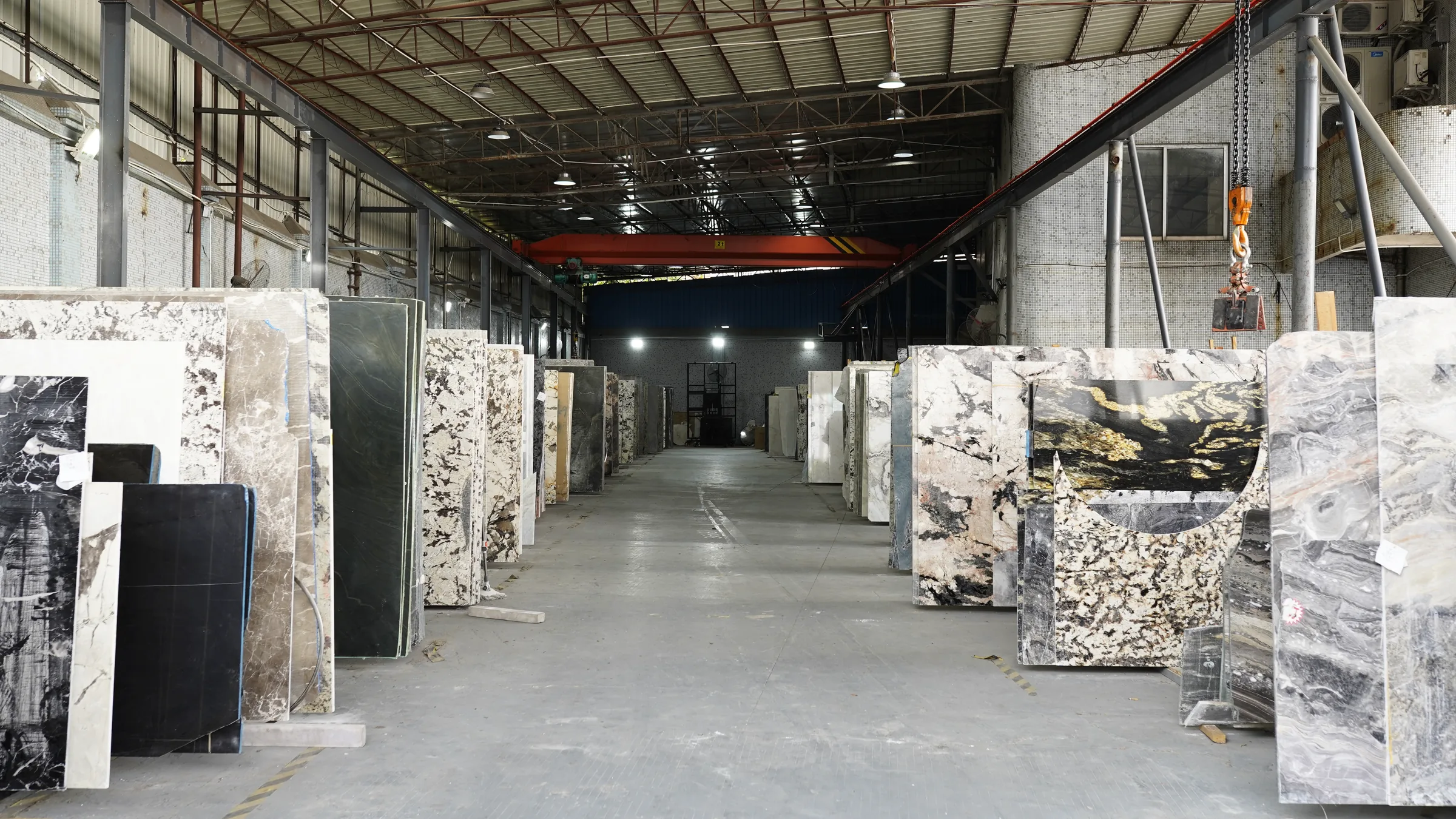 Rows of natural-stone slabs arranged for selection at DIANKE's facility