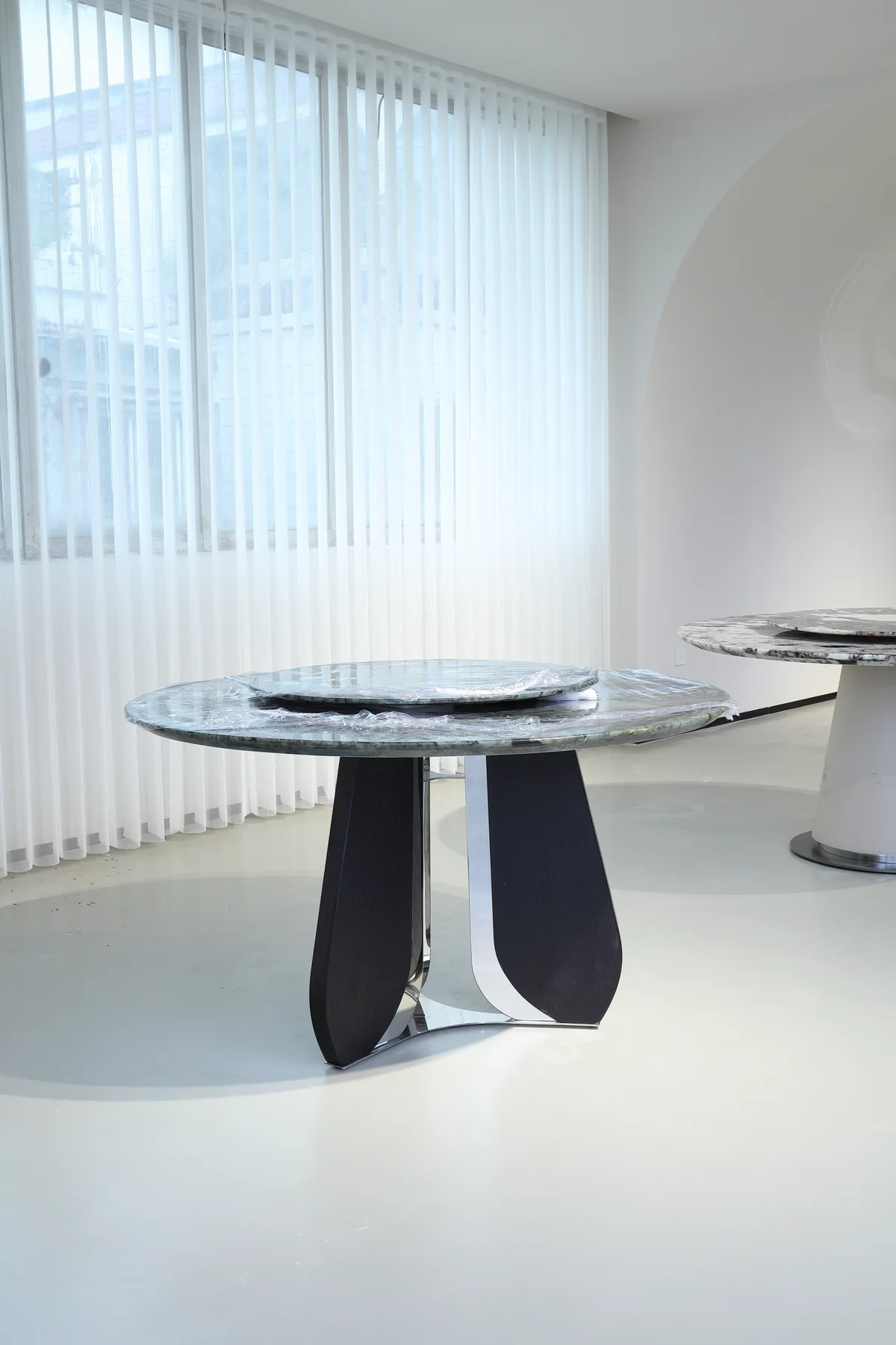DIANKE Round Dining Table DT-0528 - full product view