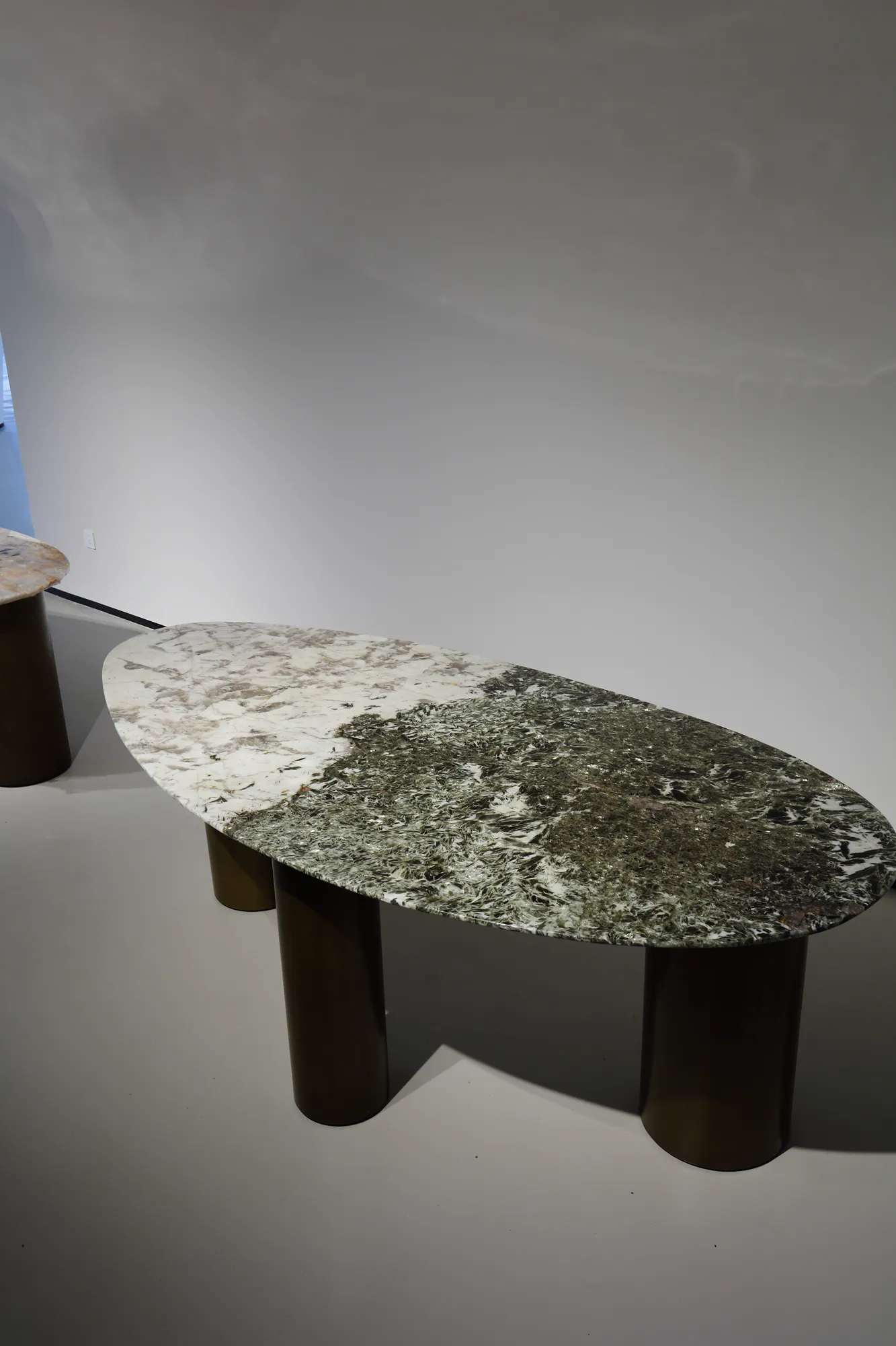 Green Diamond Pandora Oval Dining Table - detail view 1