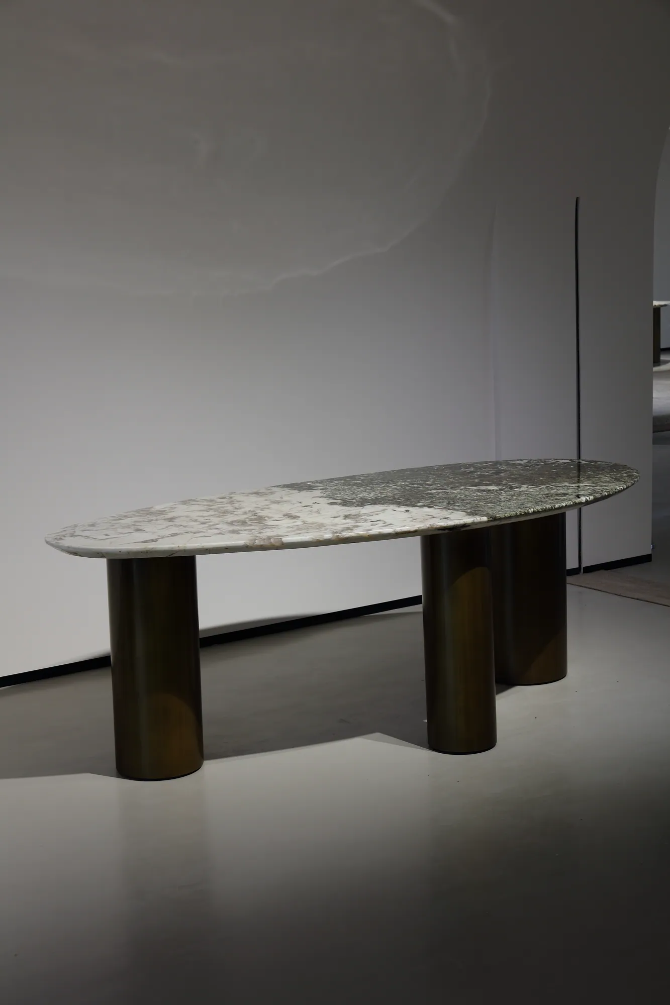 Green Diamond Pandora Oval Dining Table - detail view 2
