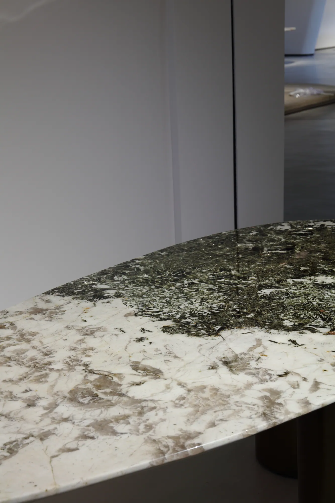 Green Diamond Pandora Oval Dining Table - detail view 3