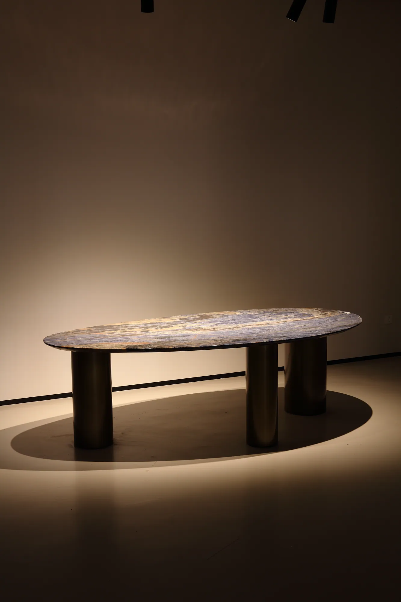Jingtai Blue Oval Dining Table - detail view 2