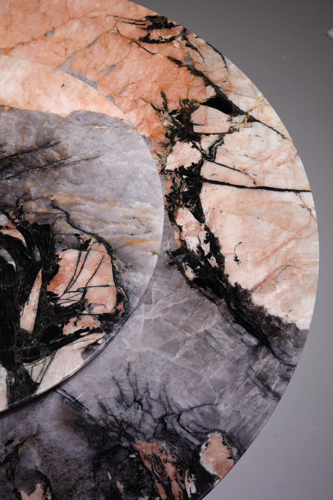 Pink Diamond Pandora Round Dining Table - detail view 1