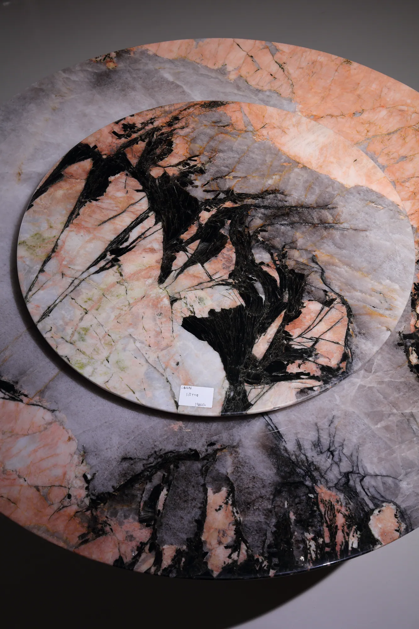 Pink Diamond Pandora Round Dining Table - detail view 3