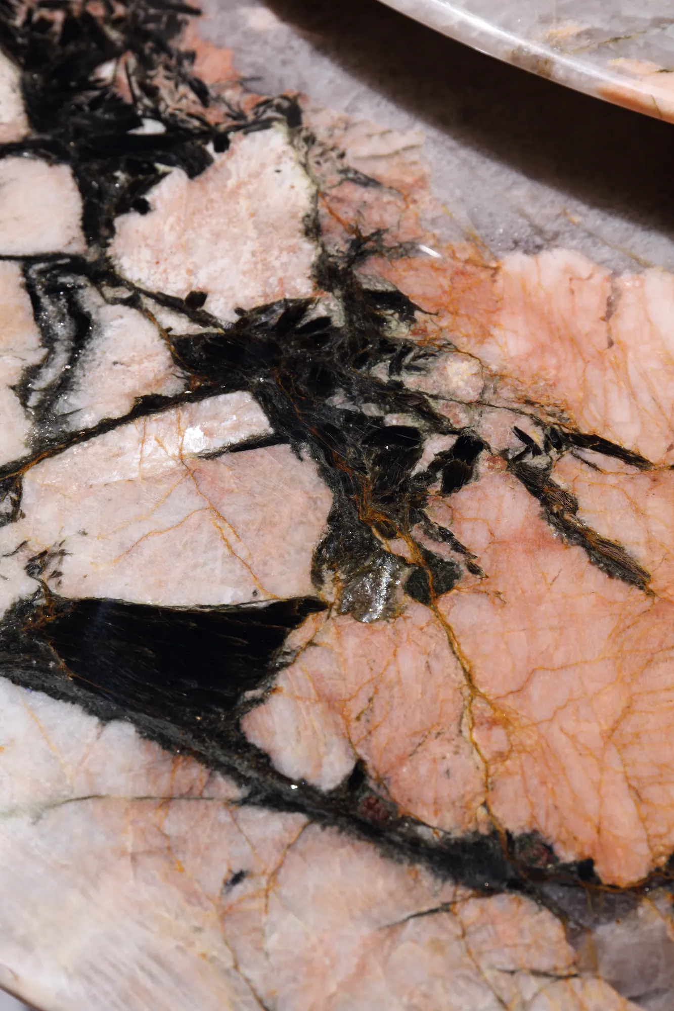 Pink Diamond Pandora Round Dining Table - detail view 5