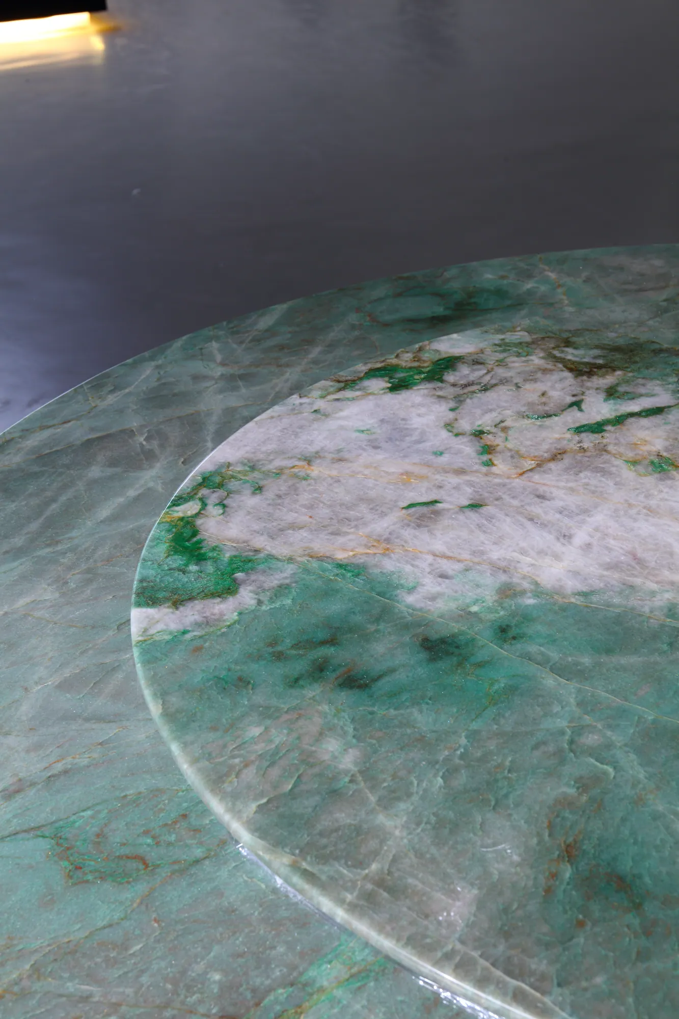Royal Emerald Round Dining Table - detail view 3