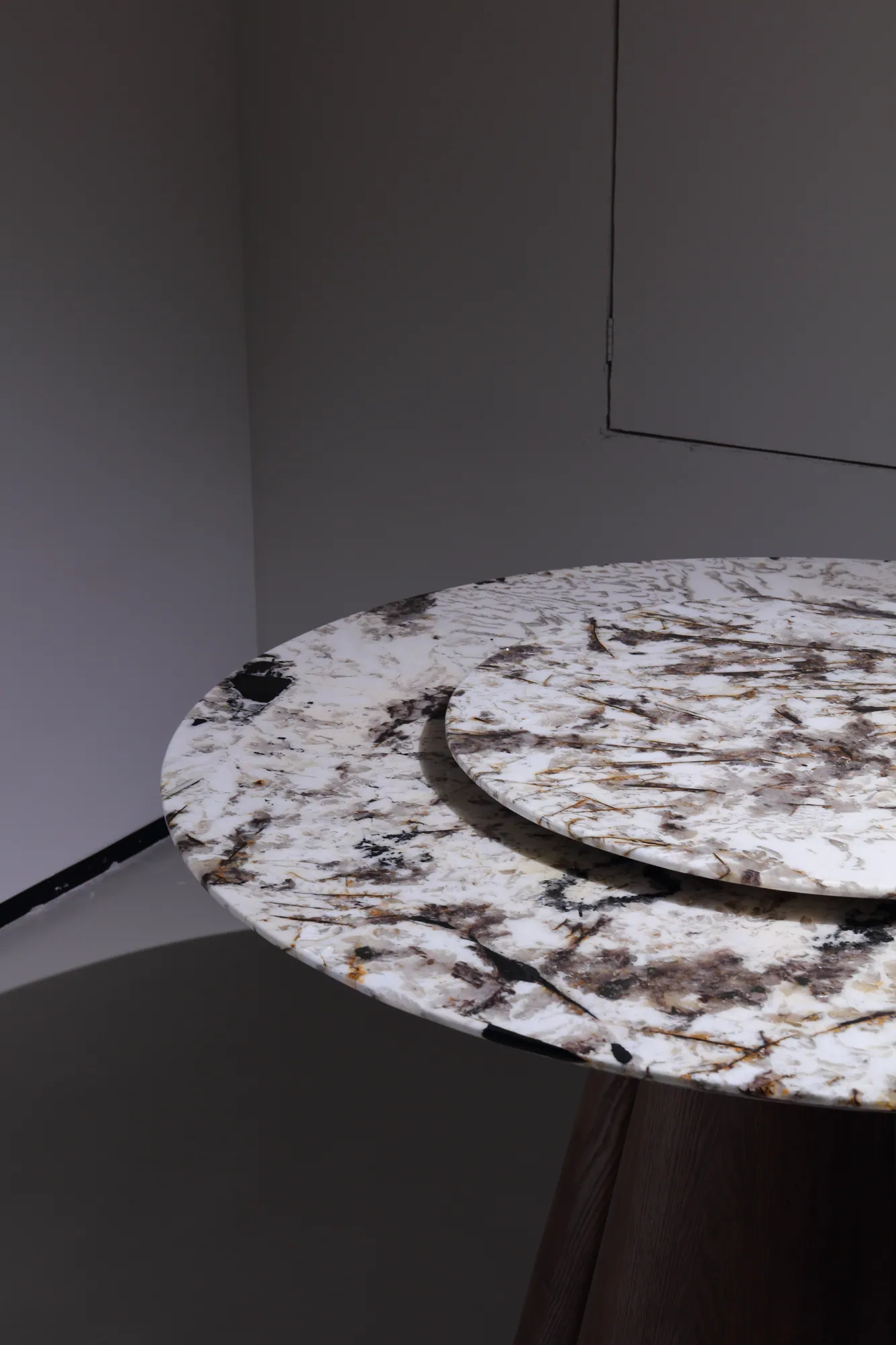 Snow Mountain Blue Round Dining Table - detail view 1