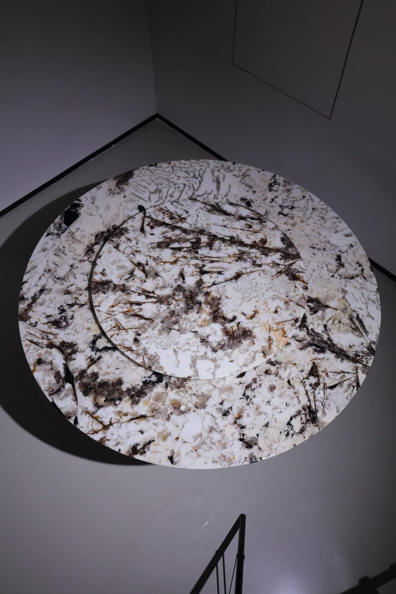 Snow Mountain Blue Round Dining Table - detail view 4